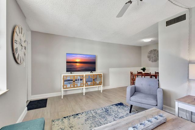 1131 SE 4th Street 2030, Boynton Beach, FL 33435