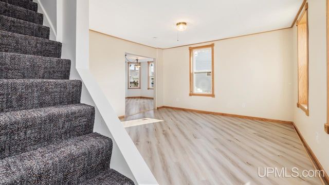 607 N 7th Street, Gladstone, MI 49837