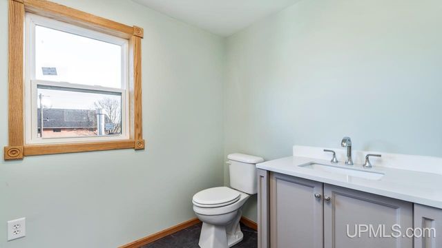 607 N 7th Street, Gladstone, MI 49837