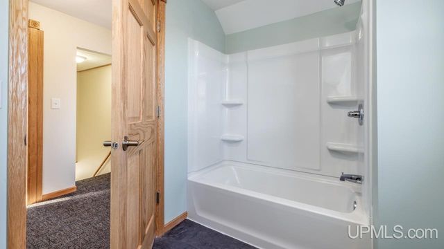 607 N 7th Street, Gladstone, MI 49837