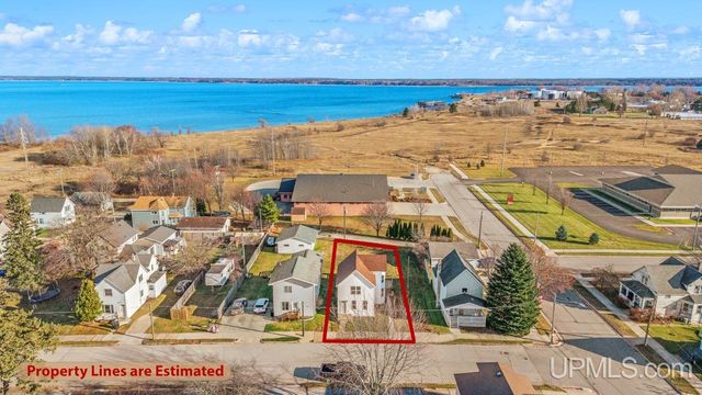 607 N 7th Street, Gladstone, MI 49837