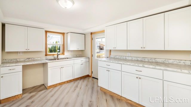 607 N 7th Street, Gladstone, MI 49837