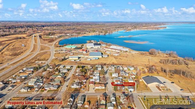 607 N 7th Street, Gladstone, MI 49837