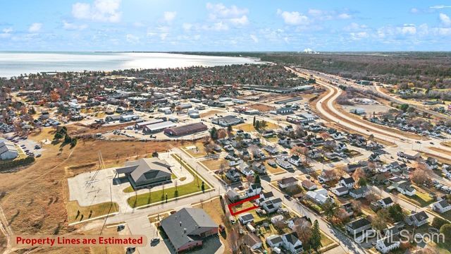 607 N 7th Street, Gladstone, MI 49837