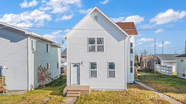 607 N 7th Street, Gladstone, MI 49837