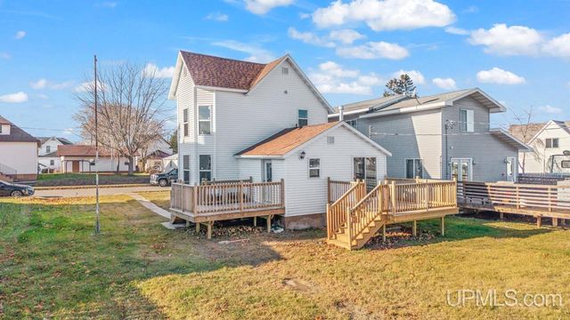 607 N 7th Street, Gladstone, MI 49837