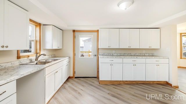 607 N 7th Street, Gladstone, MI 49837