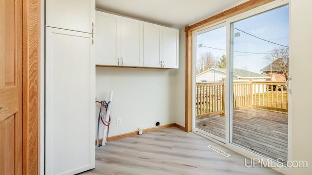 607 N 7th Street, Gladstone, MI 49837