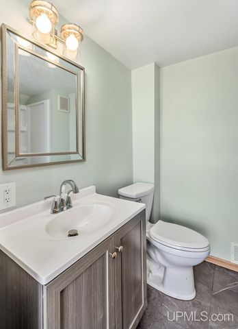 607 N 7th Street, Gladstone, MI 49837