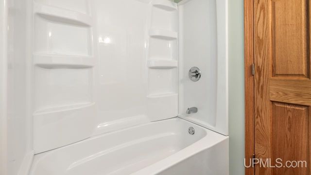 607 N 7th Street, Gladstone, MI 49837