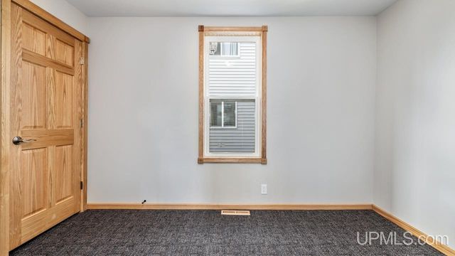 607 N 7th Street, Gladstone, MI 49837