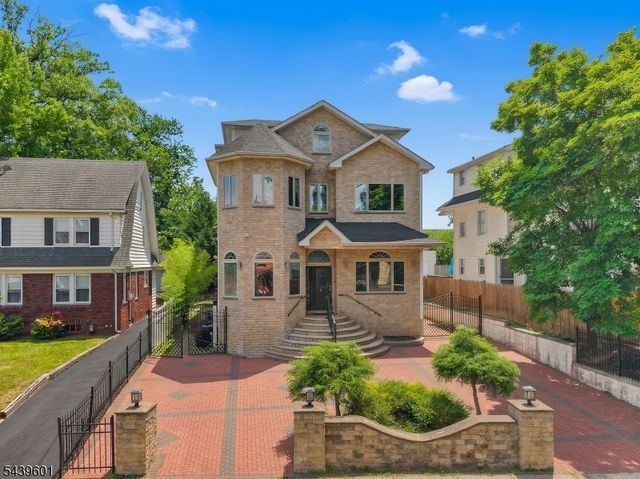69 Summit Rd, Elizabeth City, NJ 07208