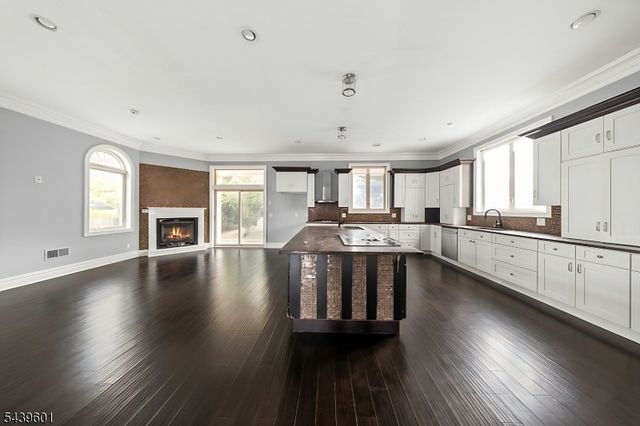 69 Summit Rd, Elizabeth City, NJ 07208
