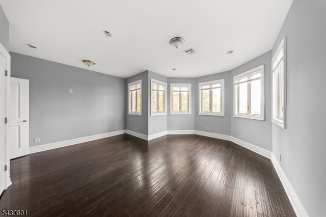 69 Summit Rd, Elizabeth City, NJ 07208