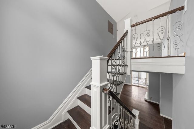69 Summit Rd, Elizabeth City, NJ 07208