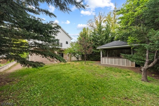 69 Summit Rd, Elizabeth City, NJ 07208