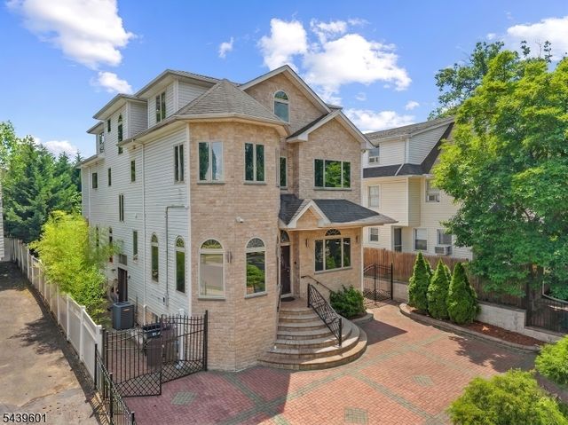 69 Summit Rd, Elizabeth City, NJ 07208