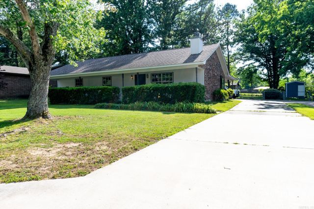 504 Green Oak Lane, White Hall, AR 71602