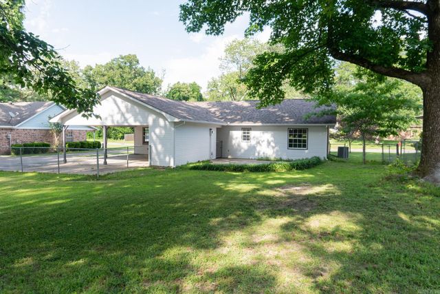 504 Green Oak Lane, White Hall, AR 71602