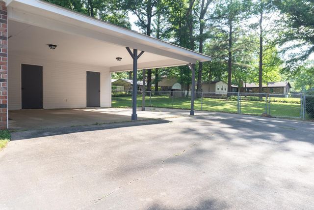 504 Green Oak Lane, White Hall, AR 71602