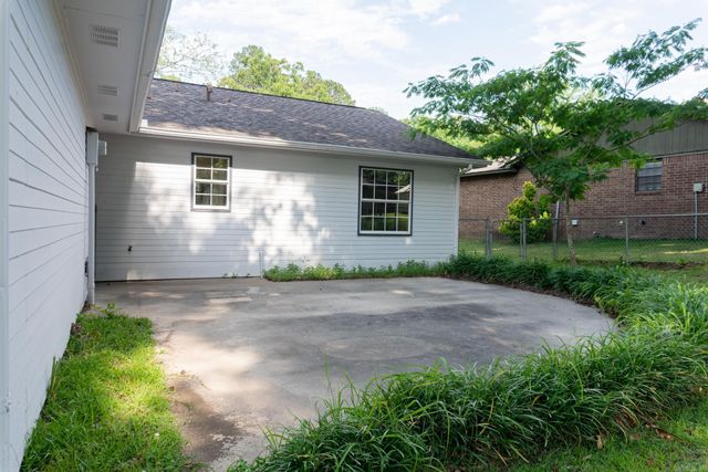 504 Green Oak Lane, White Hall, AR 71602