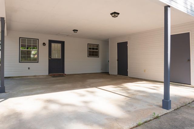 504 Green Oak Lane, White Hall, AR 71602