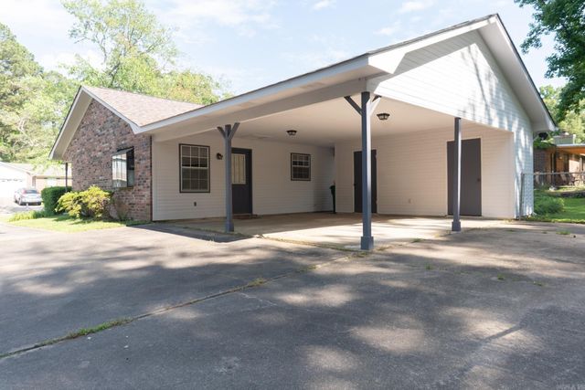 504 Green Oak Lane, White Hall, AR 71602