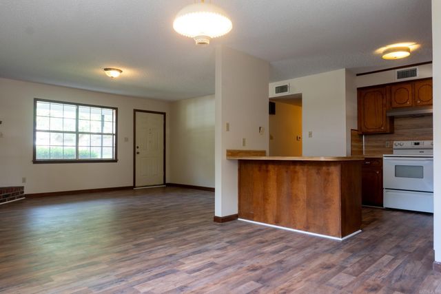 504 Green Oak Lane, White Hall, AR 71602