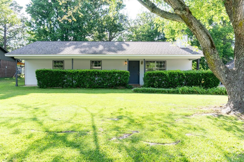 504 Green Oak Lane, White Hall, AR 71602