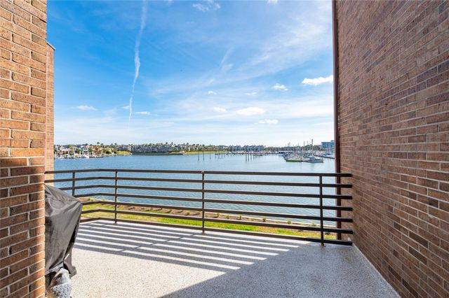 1801 Enterprise Avenue, League City, TX 77573