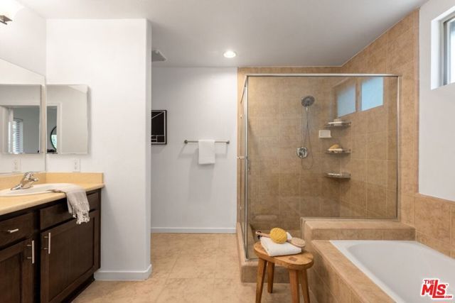 14830 Huston Street, Los Angeles, CA 91403