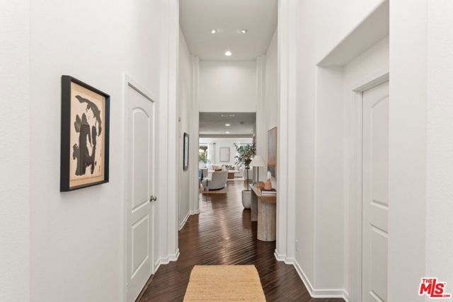 14830 Huston Street, Los Angeles, CA 91403