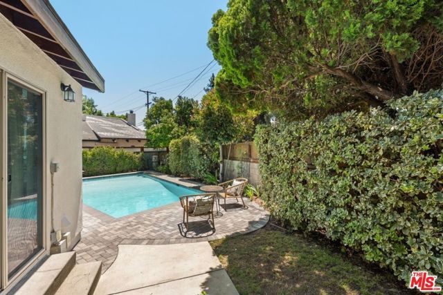 14830 Huston Street, Los Angeles, CA 91403