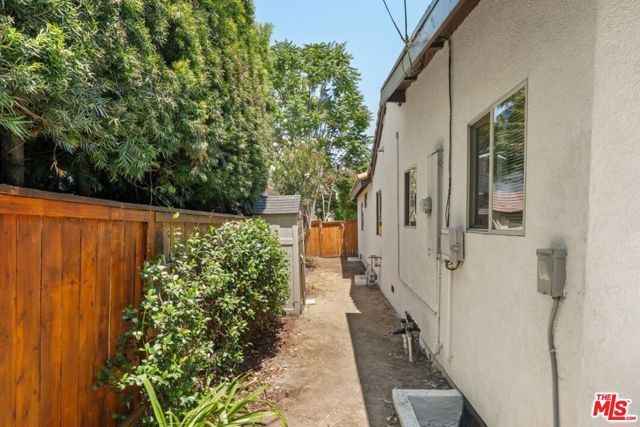 14830 Huston Street, Los Angeles, CA 91403