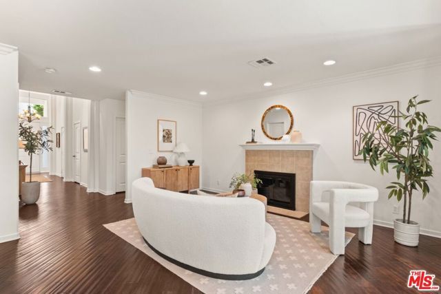 14830 Huston Street, Los Angeles, CA 91403