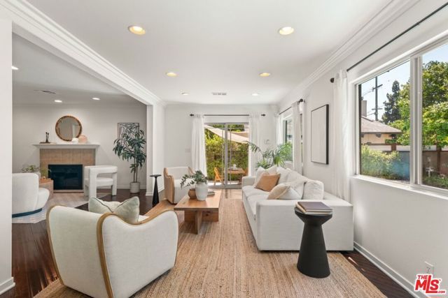 14830 Huston Street, Los Angeles, CA 91403