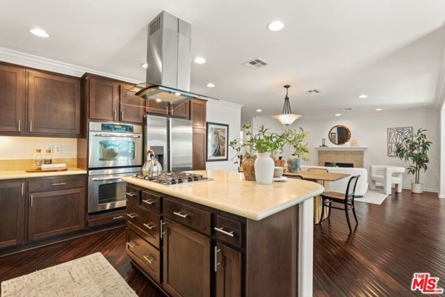 14830 Huston Street, Los Angeles, CA 91403
