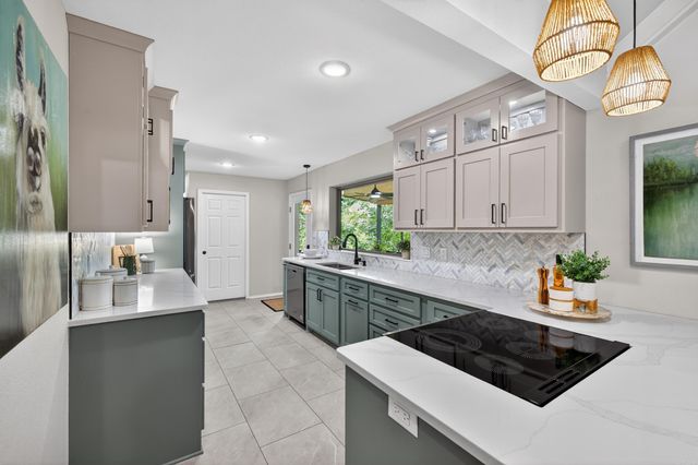 4 Ligadura Lane, Hot Springs Village, AR 71909