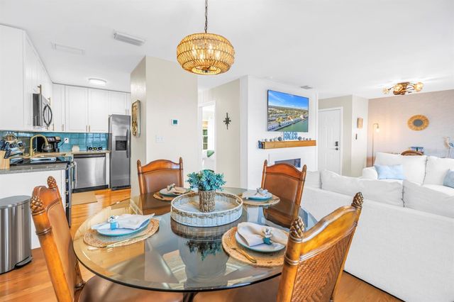 5102 COQUINA KEY DRIVE SE D, St Petersburg, FL 33705