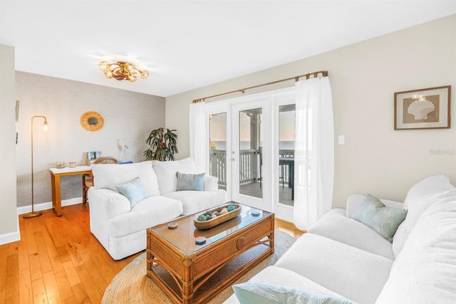 5102 COQUINA KEY DRIVE SE D, St Petersburg, FL 33705