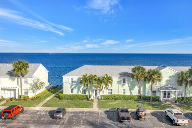 5102 COQUINA KEY DRIVE SE D, St Petersburg, FL 33705