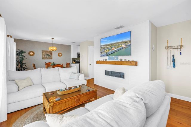 5102 COQUINA KEY DRIVE SE D, St Petersburg, FL 33705