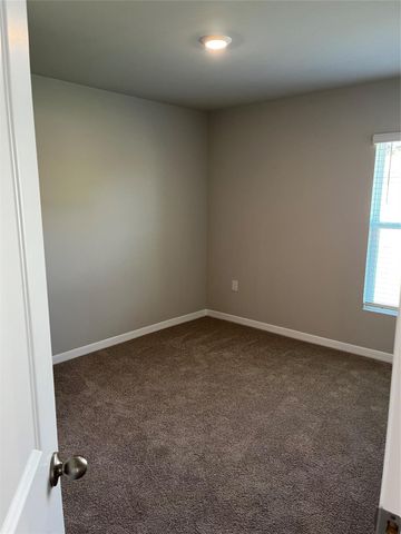 2807 34th St, Lehigh Acres, FL 33971