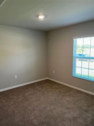 2807 34th St, Lehigh Acres, FL 33971