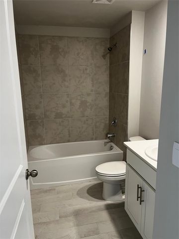 2807 34th St, Lehigh Acres, FL 33971