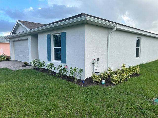 2807 34th St, Lehigh Acres, FL 33971
