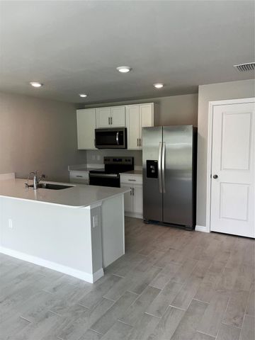 2807 34th St, Lehigh Acres, FL 33971