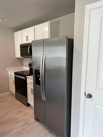 2807 34th St, Lehigh Acres, FL 33971