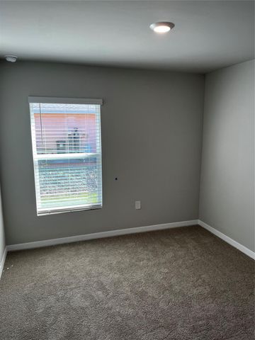 2807 34th St, Lehigh Acres, FL 33971