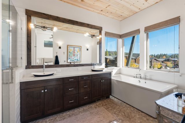 11658 McClintock Loop, Truckee, CA 96161